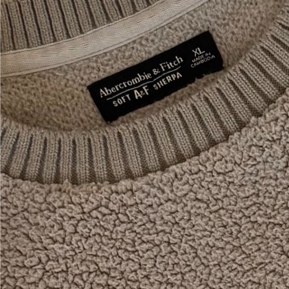 Abercrombie & Fitch Women's Tan Crew Neck Sherpa NWOT - Picture 1 of 7